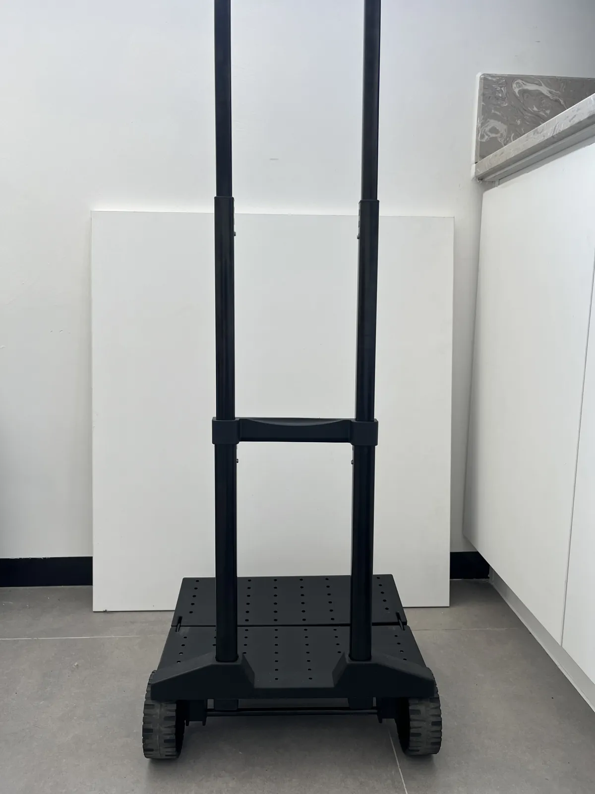 Detachable folding trolley for the TrailCooler Pro cooler bag
